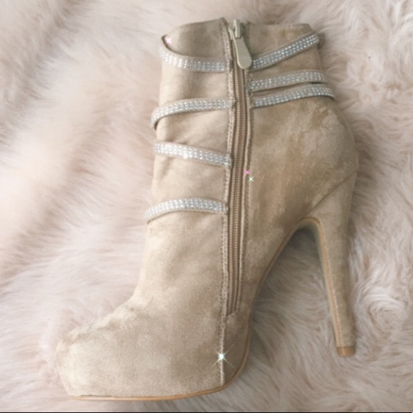 Winter wonderland Booties - Picture 2 of 2